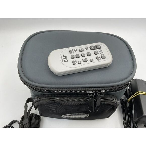 JVC Everio GZ-MG330AU Camcorder Bundle 30GB HDD 35x Optical Zoom WORKS Remote - Picture 2 of 9